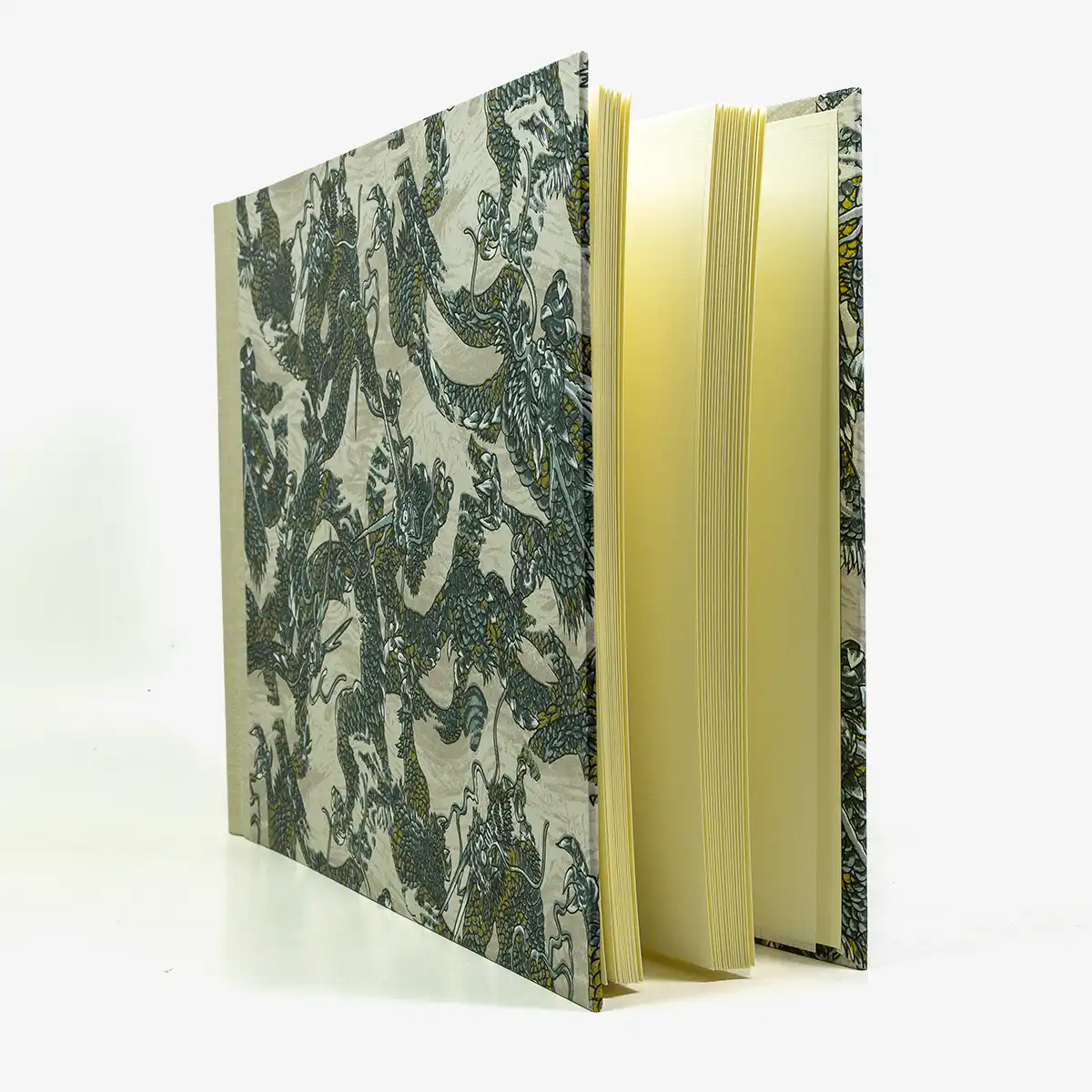 Fotoalbum | H24xB30cm | 60 cremefarbene Seiten | Cover: Chiyogami Papier | Motiv: Drachen grau – Bild 3