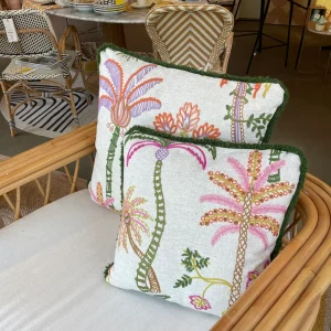 Handbestickte Kissen mit Palmenmotiven