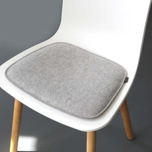 Handgefertigtes Sitzkissen Batudo aus Wollfilz für HAL Chair von Vitra