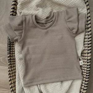 Shirtje rib | Taupe | Ruffle