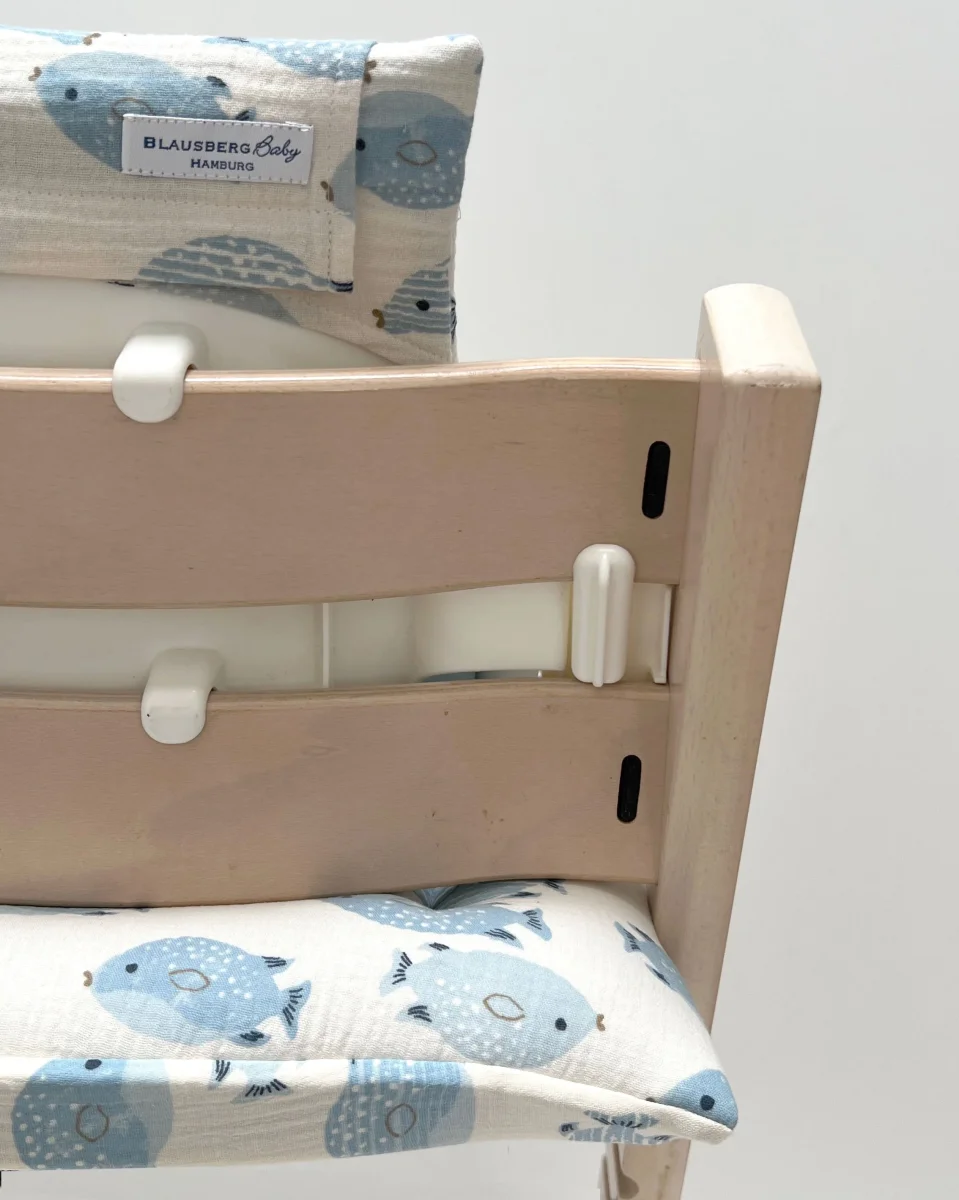 Sitzkissen Set Stokke für Tripp Trapp Hochstuhl aus 100% Musselin – für´s erste Sitzen ab 6 Monaten - Fisch Weiss Blau – Bild 3